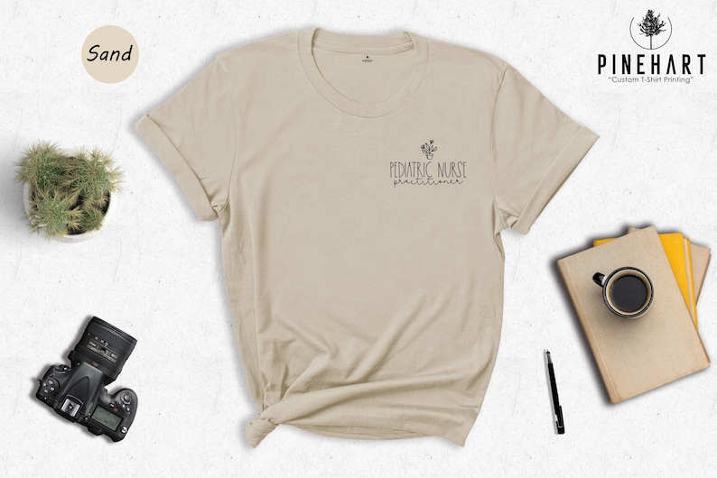 T-shirt d'infirmière pédiatrique : chemise en coton doux avec poche - Tissu respectueux de l'environnement, durable, tailles unisexes, impression numérique à l'encre image 5