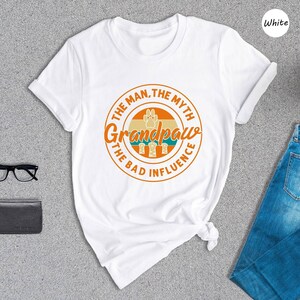 Grandpaw Dog Dad Funny Shirt - Casual Unisex Tee, Soft Ringspun Cotton, Pet Grandpa Gift, Family Bond Apparel afbeelding 2