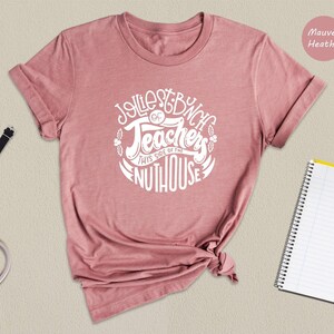 Camiseta unisex - Camiseta navideña para maestros - Diseño Jolliest Bunch, materiales sostenibles, cómoda para usar a diario imagen 5