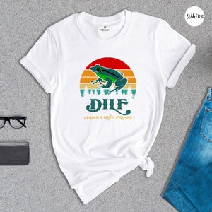 DILF Damn I Love Frogs Shirt, Retro Sunset Frog T-Shirt, Funny Frog Lover Gift, Vintage Nature Tee for Men Women
