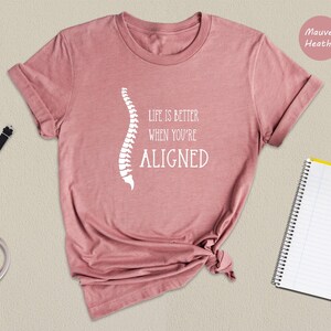 Chiropractor Shirt Casual Everyday Wear Tee: Sustainable Digital Print Fashion (Soft Ringspun Cotton, XS-XXL, Easy Care) afbeelding 4