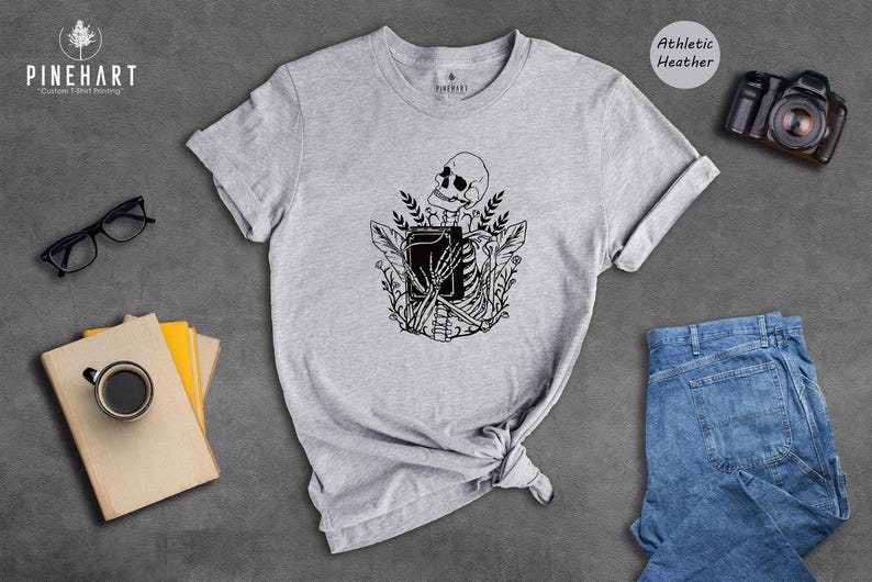 Camiseta de Halloween para amantes de los libros: Esqueleto espeluznante - Algodón ecológico, camiseta informal de lectura para amantes de las novelas imagen 5