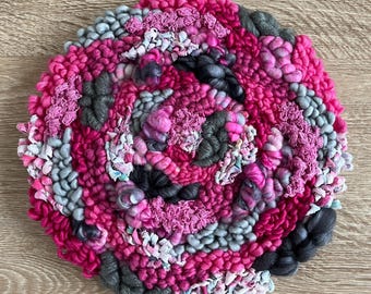 Roze en grijze 12-inch ronde geweven wandhanger