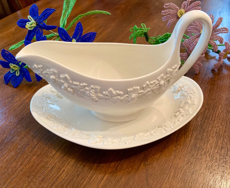 Wedgwood Queensware Gravy Boat - Thumbnail 3