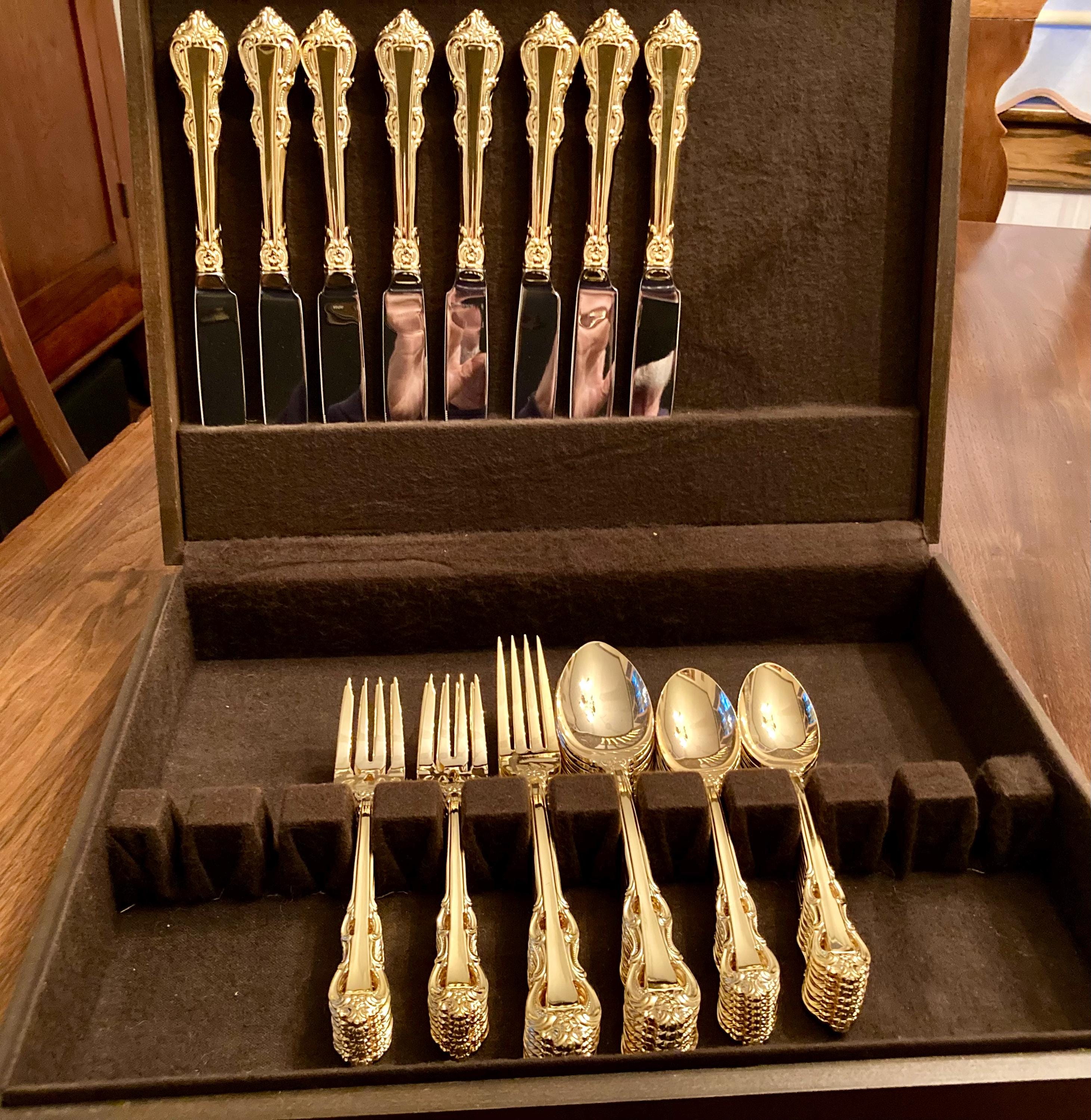 Towle Supreme Cutlery 64 Piece Service for 8 