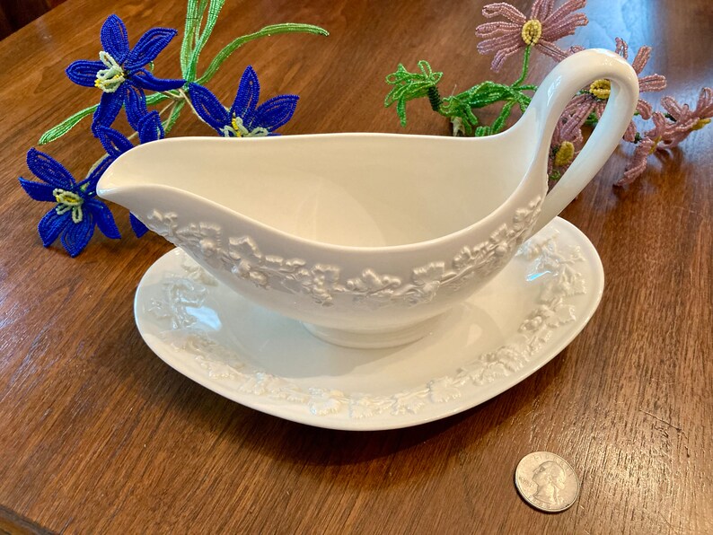 Wedgwood Queensware Gravy Boat - Thumbnail 2