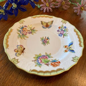 Herend Queen Victoria Salad Plate: VBO Green Border, Rochaille Blank
