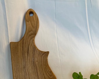 Handcrafted Oak Serving Board with Natural Grain - Unique chopping board made from untreated oak