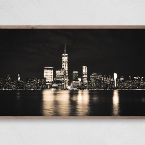 Cornice TV con paesaggio urbano di New York, skyline notturno (download digitale)