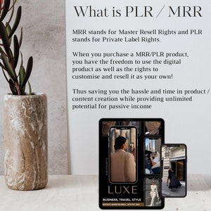 Op de afbeelding: Een digitale productmockup met de tekst "LUXE BUSINESS, TRAVEL, STYLE AESTHETIC MARKETING REELS WITH PLR/MRR" op een zwarte achtergrond. De afbeelding is een collage van verschillende foto's van een vrouw in verschillende omgevingen.