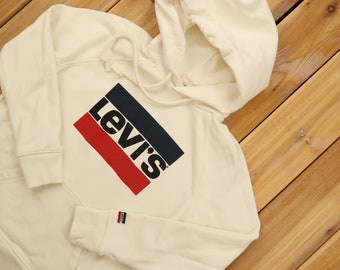 white levis sweater
