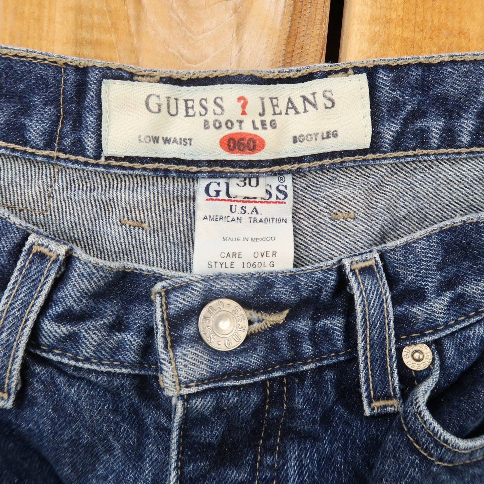  Guess  Jeans  Guess  USA  060 Low Waist Boot Leg Jeans  Size 