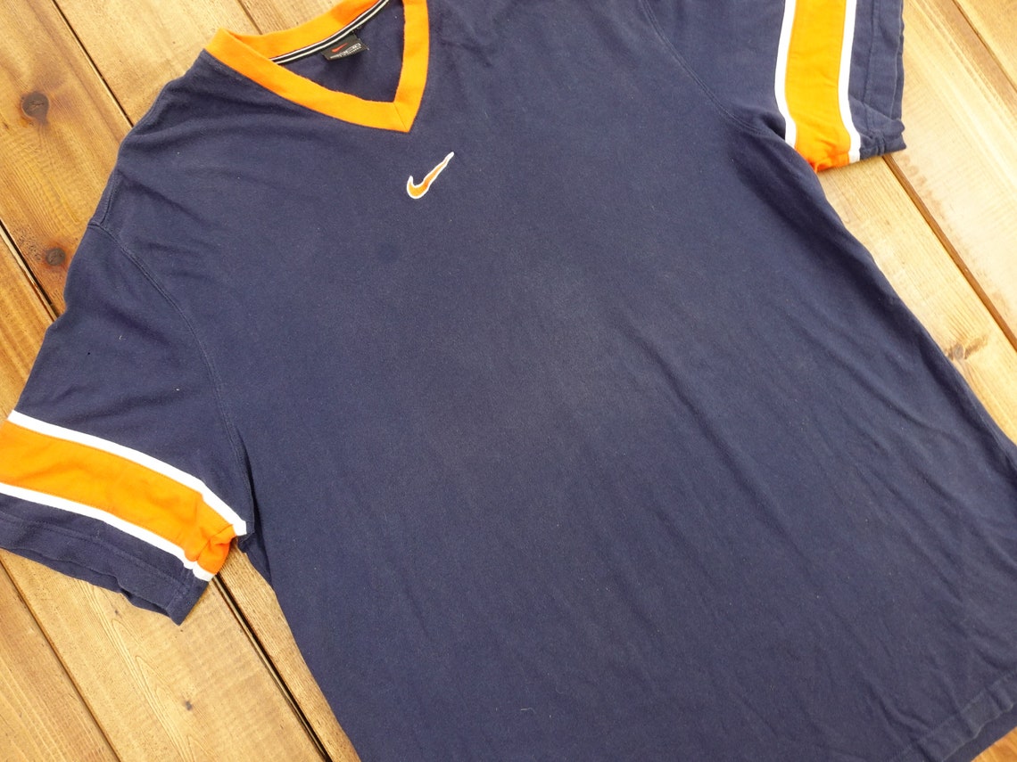 nike middle swoosh t shirt