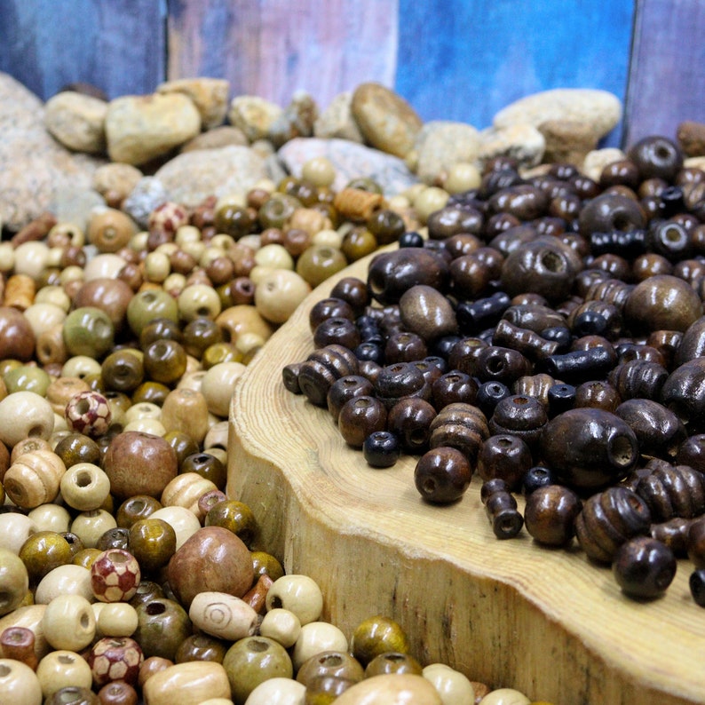 700 PCS Wooden Beads for Jewelry and Macrame Making Adults Assorted African Beads