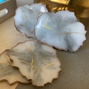 Geode resin coaster set, set of 4 epoxy resin geode coasters. High quality. Handmade in the US, made to order,