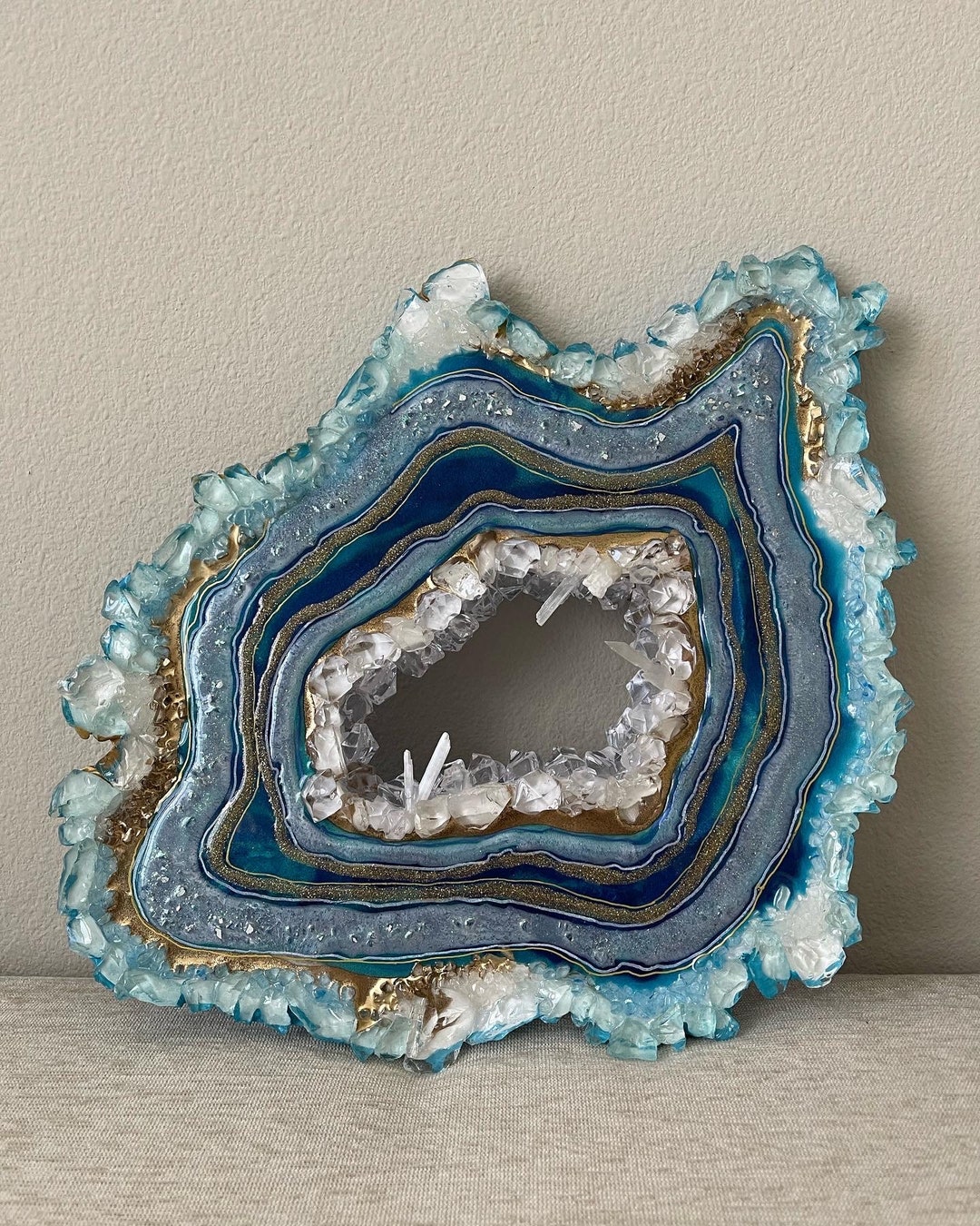 Geode Crystal Agate, Resin Geode Wall Art, Gemstone Painting, Abstract Epoxy Resin, Gold and