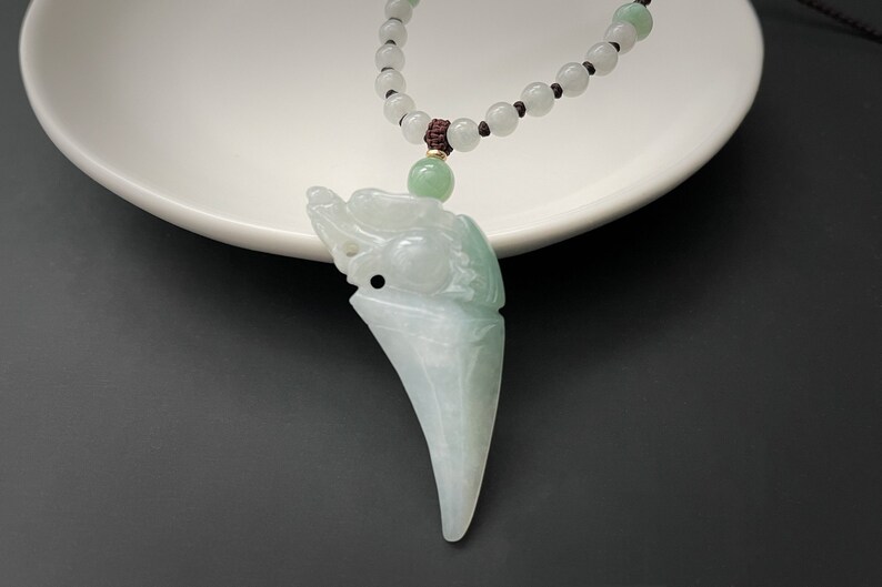 Certified Grade A Jadeite Jade Carved Dragon Tooth Pendant \u6b63\u54c1\u4fdd\u771fA\u8d27\u7fe1\u7fe0\u7ec6\u6da6\u7cef\u79cd\u7cbe\u96d5\u9f99\u7259\u540a\u5760