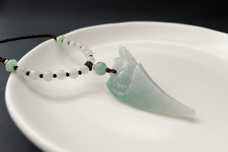 Certified Grade A Jadeite Jade Carved Dragon Tooth Pendant \u6b63\u54c1\u4fdd\u771fA\u8d27\u7fe1\u7fe0\u7ec6\u6da6\u7cef\u79cd\u7cbe\u96d5\u9f99\u7259\u540a\u5760