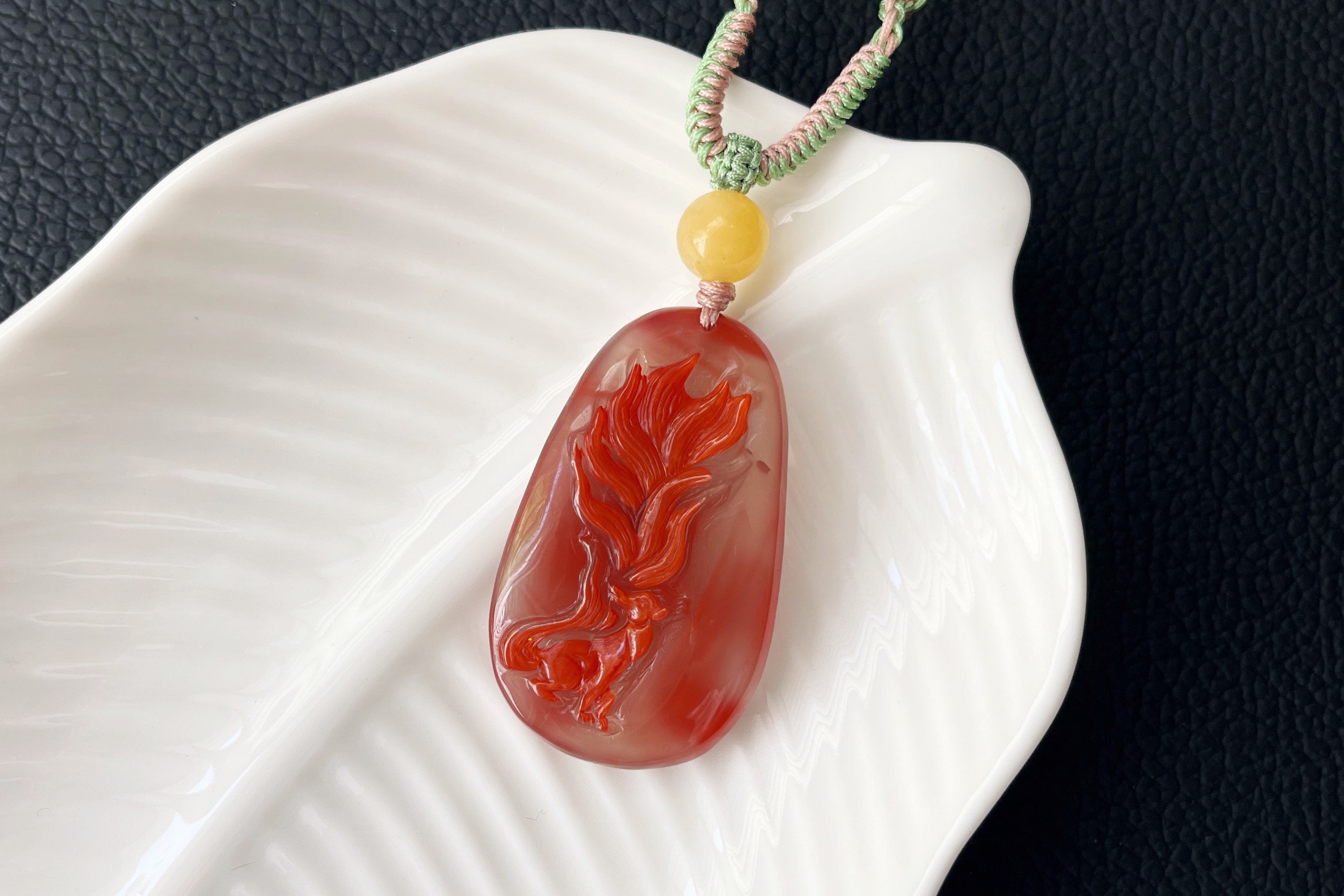 Natural Nanhong South Red Agate Hand Carved Nine Tailed Fox