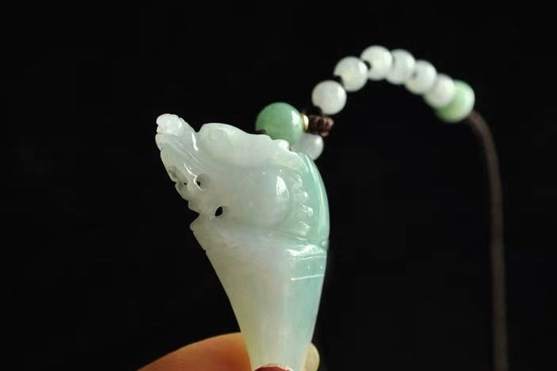 Certified Grade A Jadeite Jade Carved Dragon Tooth Pendant \u6b63\u54c1\u4fdd\u771fA\u8d27\u7fe1\u7fe0\u7ec6\u6da6\u7cef\u79cd\u7cbe\u96d5\u9f99\u7259\u540a\u5760