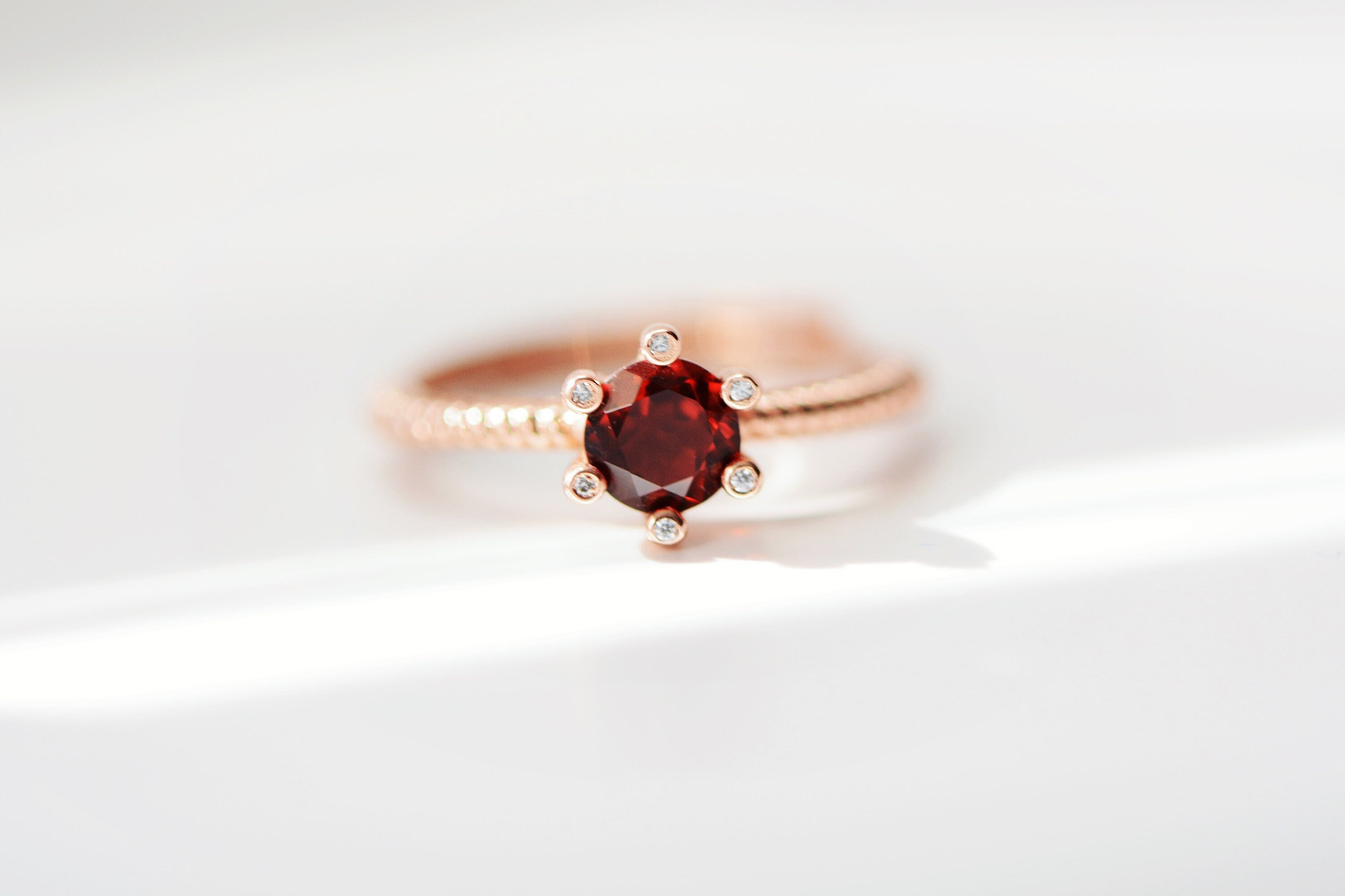 Granate rojo natural en anillo de plata S925
