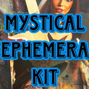 Op de afbeelding: Een blauwe en zwarte afbeelding met de tekst "Mystical Ephemera Kit" in vetgedrukte, zwarte letters. De afbeelding toont een vrouw met lang donker haar en een heksenhoed.