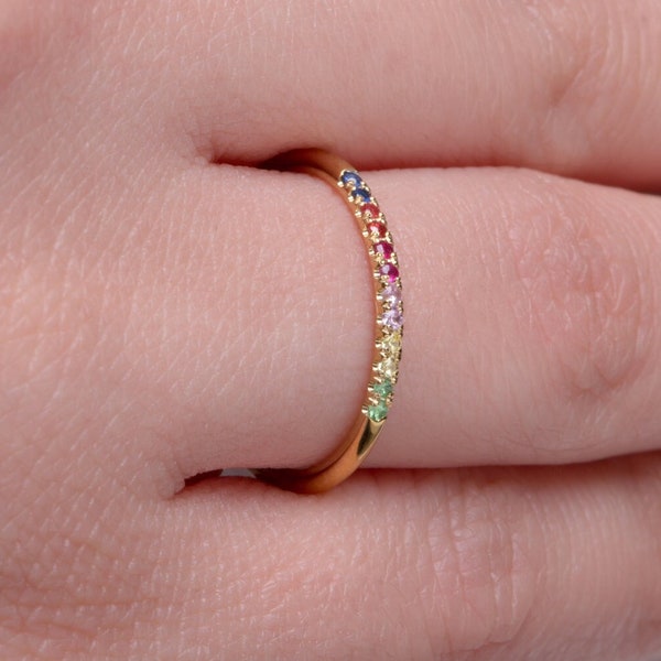 Jonc arc-en-ciel en or massif avec saphirs, bague saphir ombré, bague saphir multicolore, bague saphir arc-en-ciel, cadeau unique pour elle 1,25 mm