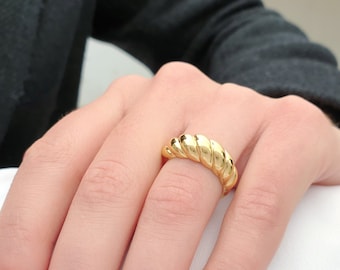 Chunky twisted dome ring in solid gold, Large solid gold croissant ring, Statement bubble ring for her, Gold dome Minimalist ring, RN 389