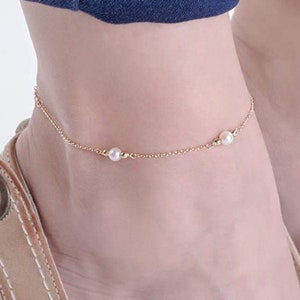 Solid gold station pearl anklet, Natural pearl foot bracelet for women, Boho anklet for her, Bridesmaids gift, Summer jewelry, 4.4mm