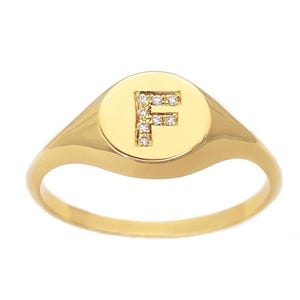 Delicado anillo con inicial de diamantes en oro, pequeño anillo de sello de oro macizo con diamantes, cualquier anillo de diamantes con letras en oro, regalo para ella