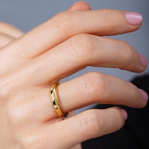 Kleine 14k massief gouden koepelring, 3-sterren natuurlijke diamanten ring, echt gouden hemelse statement ring, fijne sieraden cadeau, 14k gouden stapelband