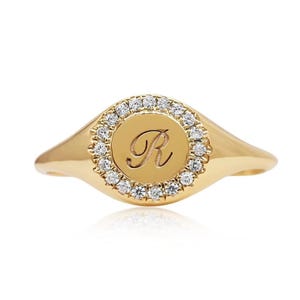 Anillo de sello de diamante rosa de 14 k en oro macizo. Pequeño y delicado anillo inicial de oro real para hija/esposa. CUALQUIER LETRA. Anillo con monograma grabado.