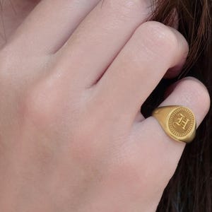Solid gold custom signet ring with border decoration, Gold Coat of Arms Ring family gift, Unisex gold ring, Personalised Gift RN 345 border