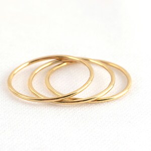 Ultra-thin ring in solid gold