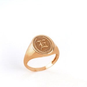 Solid gold custom signet ring with border decoration, Gold Coat of Arms Ring family gift, Unisex gold ring, Personalised Gift RN 345 border