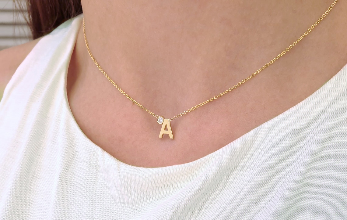 collier lettre personnalisé
