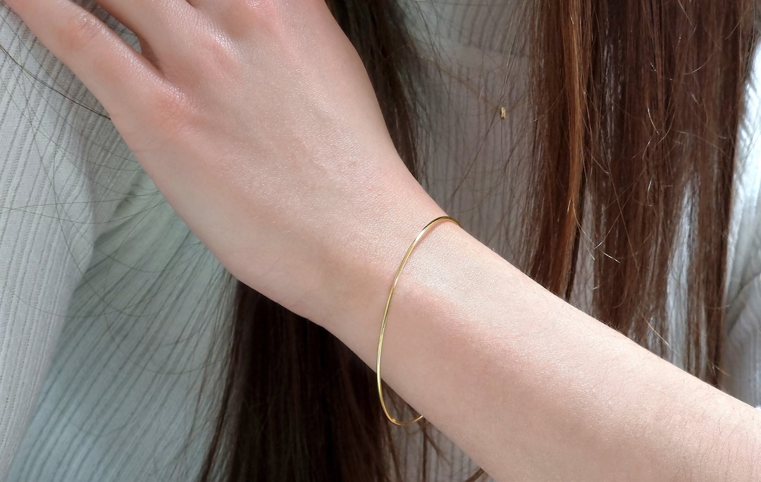 Thin slip on solid gold  bangle bracelet, Dainty bracelet for everyday use, Hand Forged Stacking bracelet, Classic plain  stackable bangle