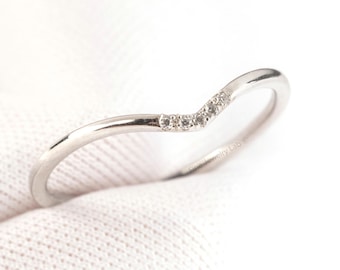 Solid gold Chevron ring with 5 Diamonds for women, Dainty diamond Ring for Stacking set, V shape ring with natural diamonds, Gift for her