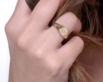 Timeless Square signet ring in solid gold, Handmade personalized Signet ring for women, Solid Gold Monogram ring,  Personalised  Gift RN362