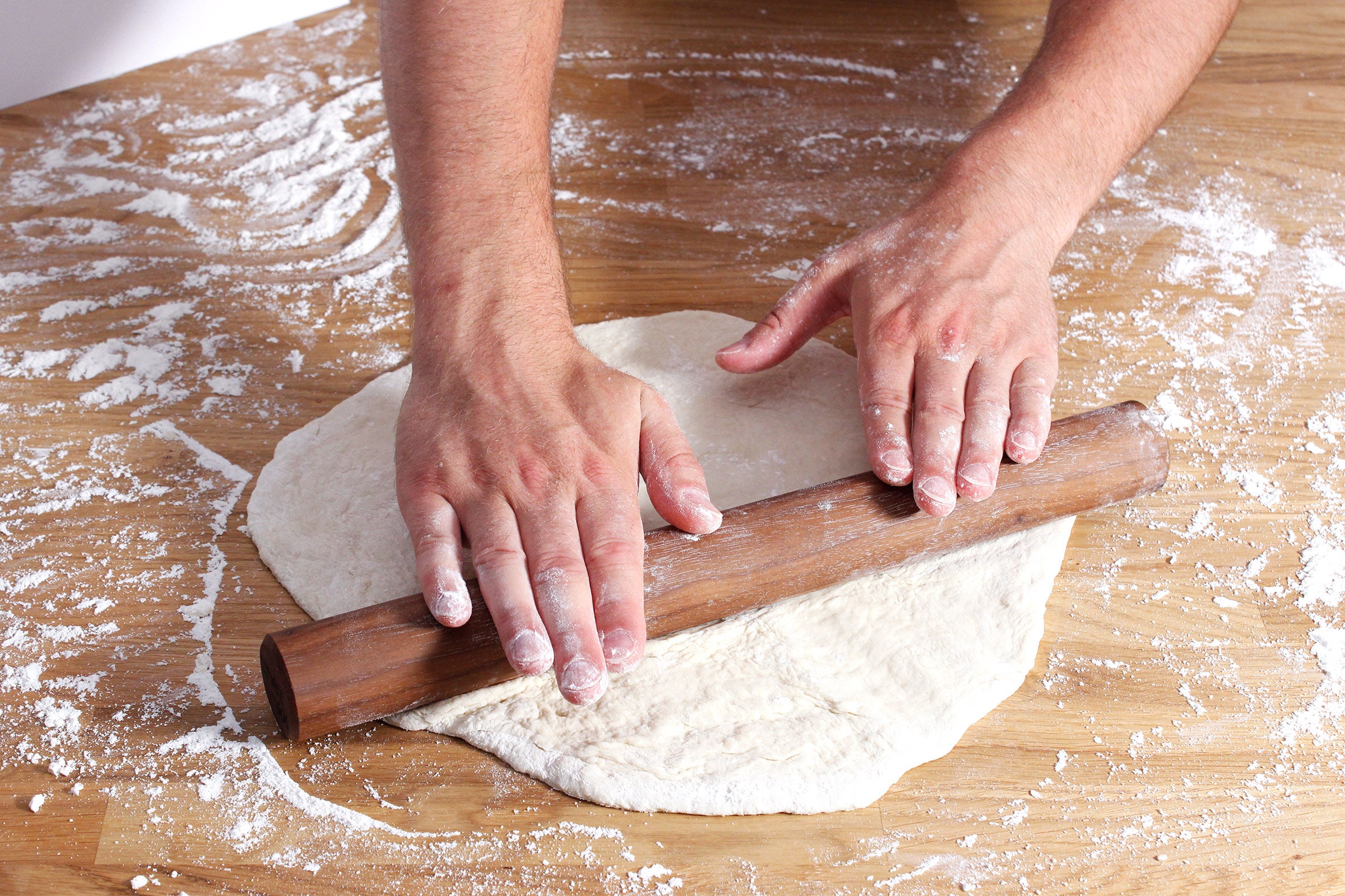 Nudelholz Alleskönner Nussbaum Länge 40cm, ø 42mm | Im Schwarzwald gefertigt | Teigrolle Holz Nussbaum Backen Pizza Pasta Plätzchen