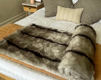 Luxury Faux Fur Brown Throw with Dark Brown Stripes - Luxurious 194cm x 140cm Blanket for Cosy Home Decor - 194xm x 140cm