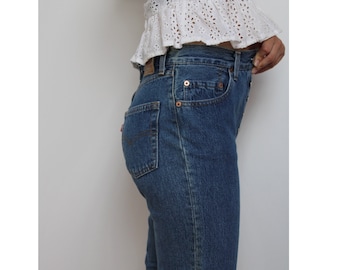 Vintage Levi’s 901 Jeans W26 L30 – Made in USA High Waisted Button Fly Tapered Leg Denim – Classic 90s Y2K Levi’s Mom Jeans