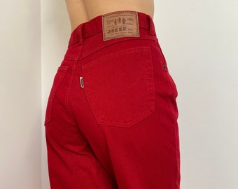 Vintage Red High-Waisted Tapered Leg Mom Jeans 90s / Size Small