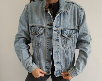 Vintage Levi's denim jacket; light wash levis jacket; levis denim coat; medium levi's jacket; 90s levis jacket; unisex levis jacket; trucker