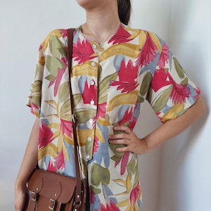 Vintage 100% Silk Shirt –Size Medium -  Bold Tropical Button-Up Blouse – Oversized Summer Shirt – Colorful Floral Leafy  Short SleeveTop