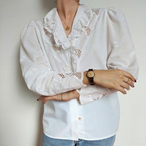 Vintage white blouse / Ruffled White lace blouse; Size S / Crispy white blouse / Puffy sleeves / Lace collared blouse; folk blouse