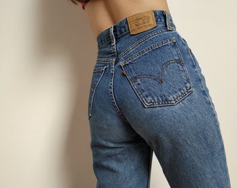 Vintage Levi's mom jeans /  Size Small / Levis 881 Mom Jeans / Levis High Waisted Medium Blue Wash