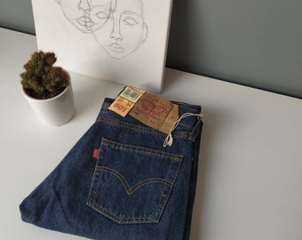 Levis 501 Vintage W25 L34 / Nuevo con etiquetas Stock muerto / Levi's vintage lavado oscuro / Pierna recta