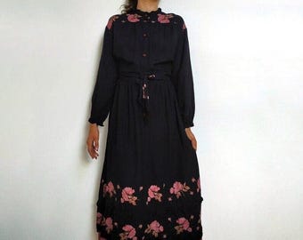 Vintage Schwarzes Floral Maxi Kleid – Größe XS - Cottagecore Prairie Kleid mit langen Ärmeln – 90er Jahre Grunge Look Romantisches Boho Kleid