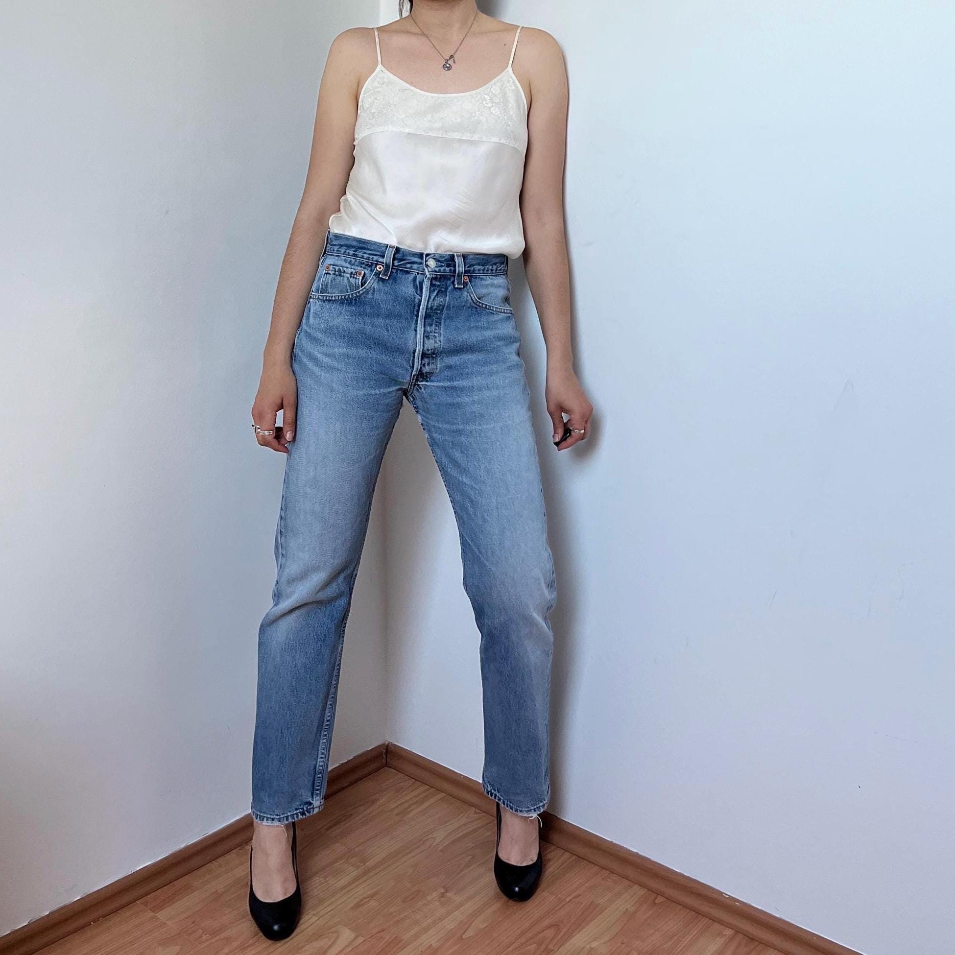 Levis 501 W30 L32 Levi's 501 Jeans / Light Blue Wash Jeans
